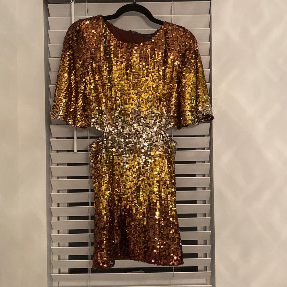 NWT French Connection ombré gold PF estari sequin cut out dress. Size 2.